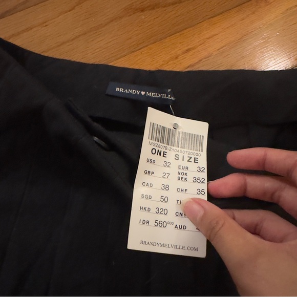 NWT Brandy Melville Black Pleaded Dana Skirt 90s Y2K Vintage - Picture 7 of 7